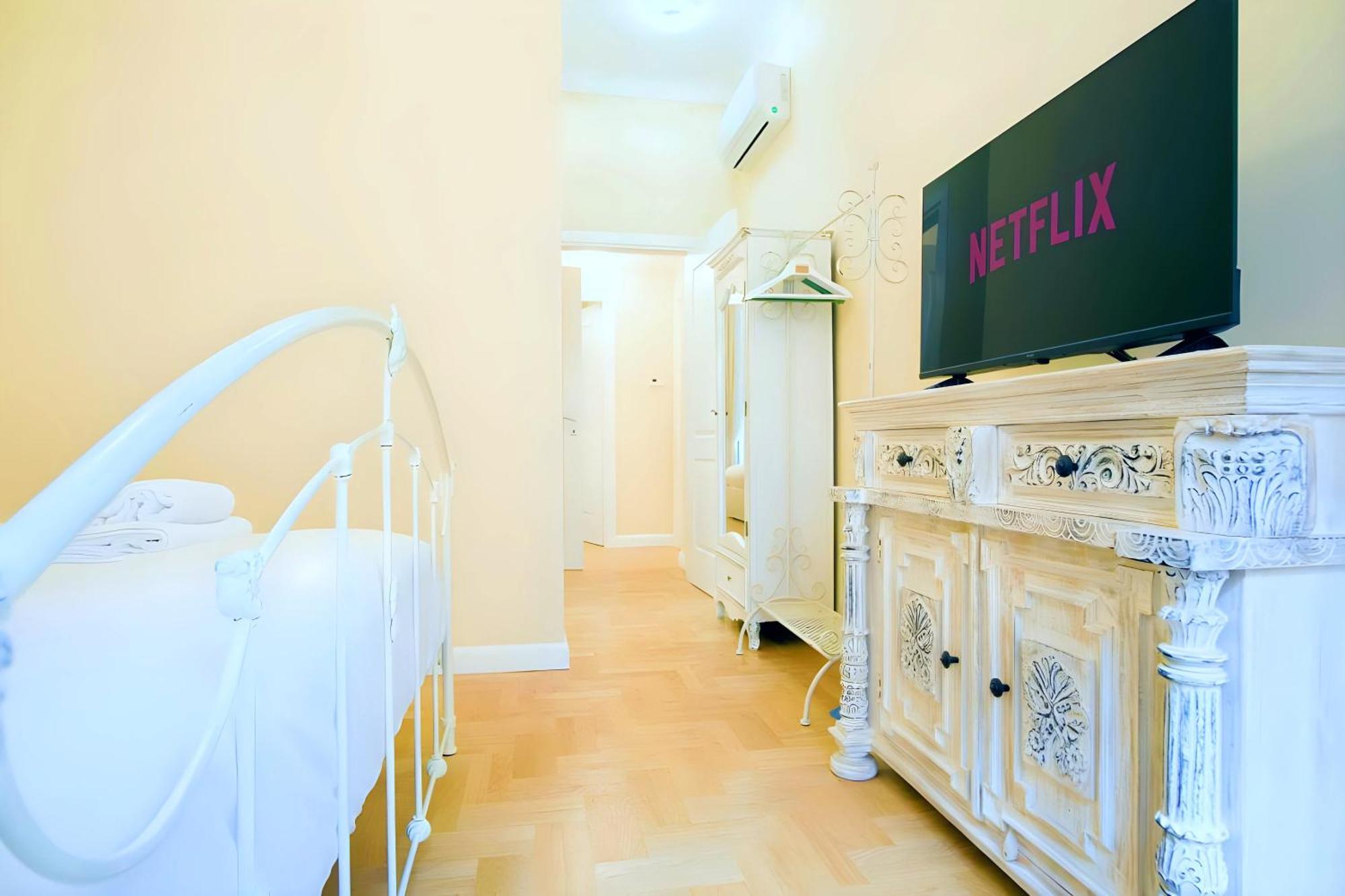 Appartement Elegantis Milos - Your Chic Retreat In *